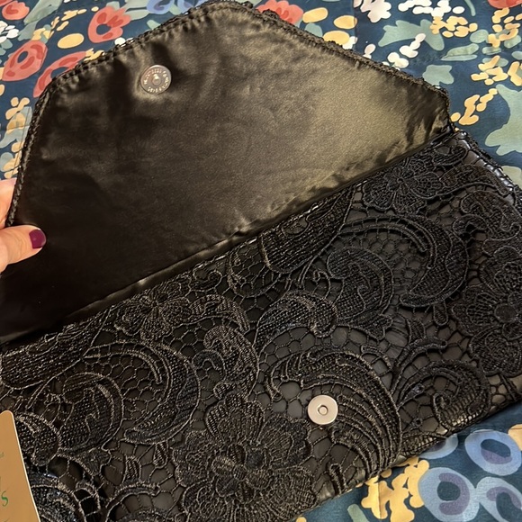 Jessica Simpson black embroidered clutch with snap closure and zip pocket - NEW - Picture 4 of 6